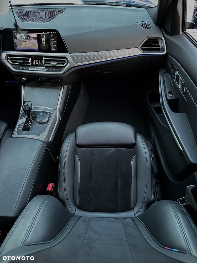BMW Seria 3 330i M Sport - 24