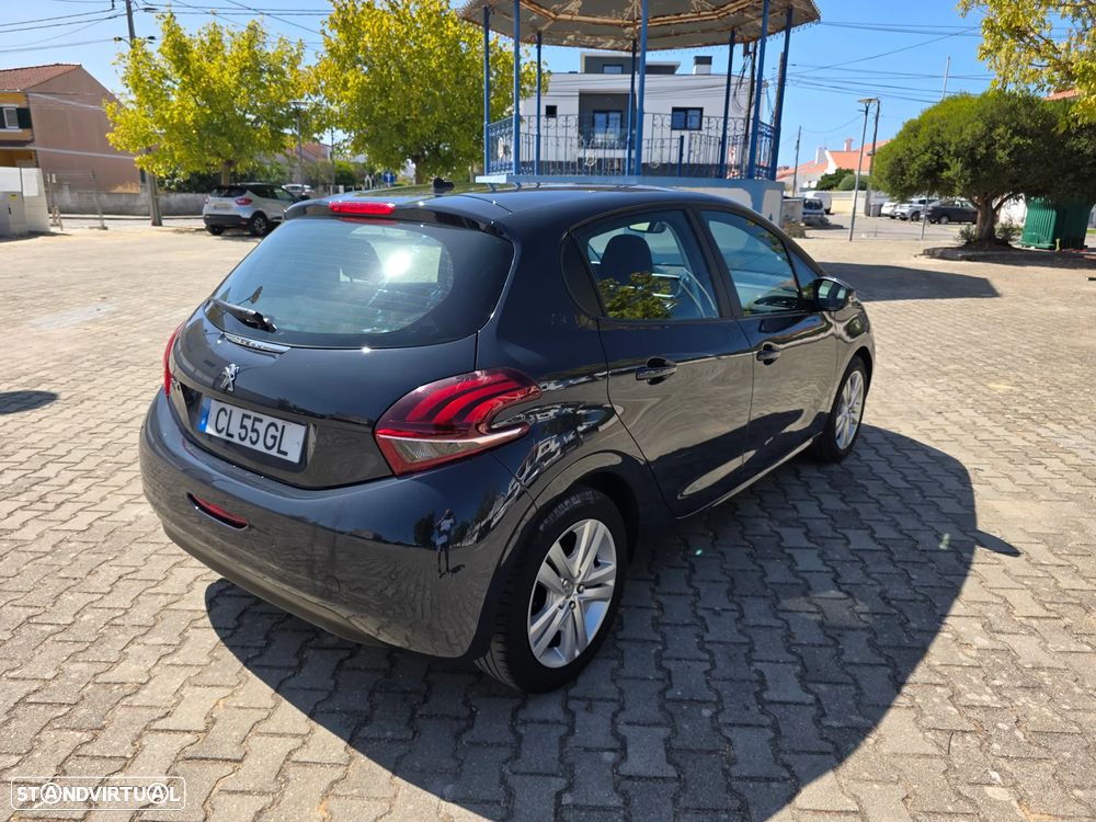 Peugeot 208 1.2 PureTech Signature - 4