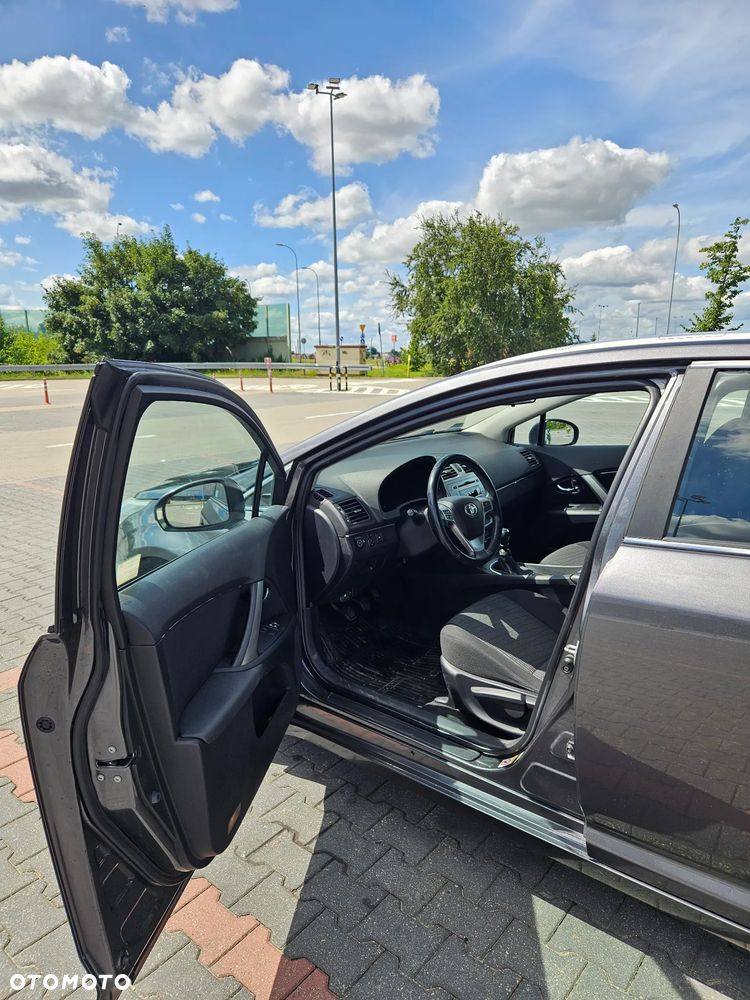 Toyota Avensis 1.8 Active - 12