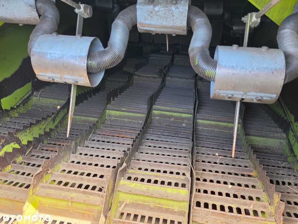 Claas Mega 208 - 12