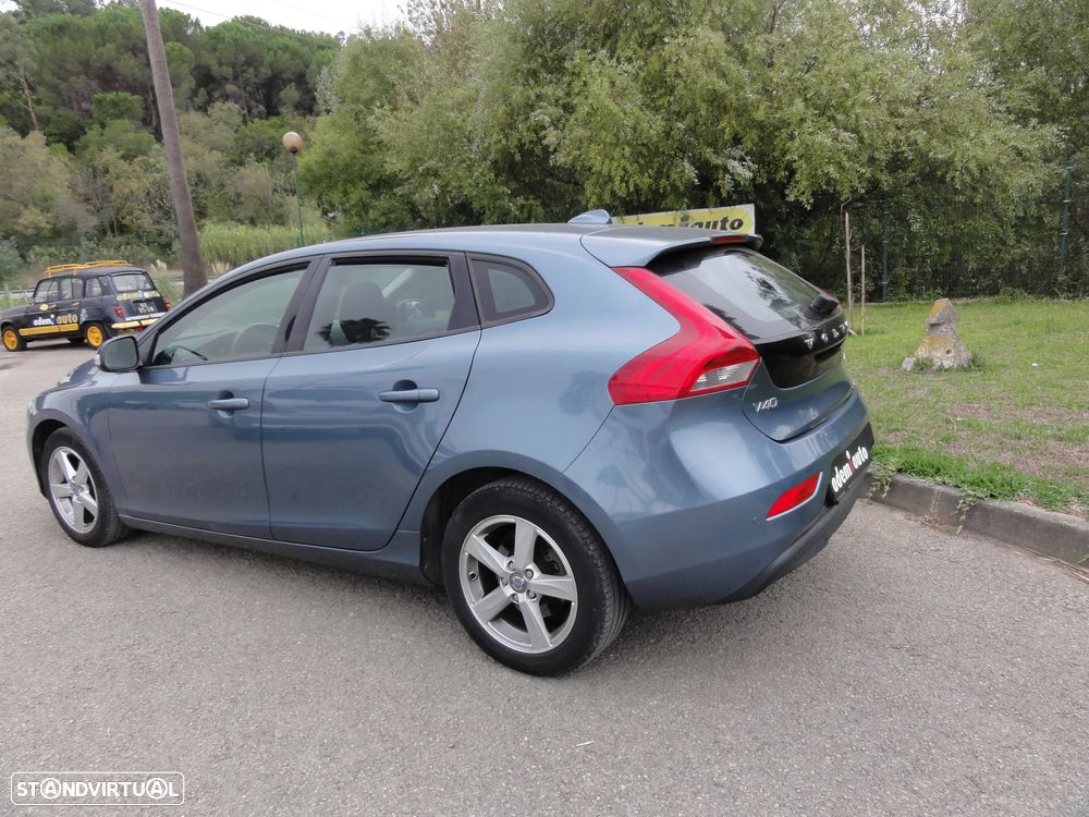 Volvo V40 D2 Momentum - 9