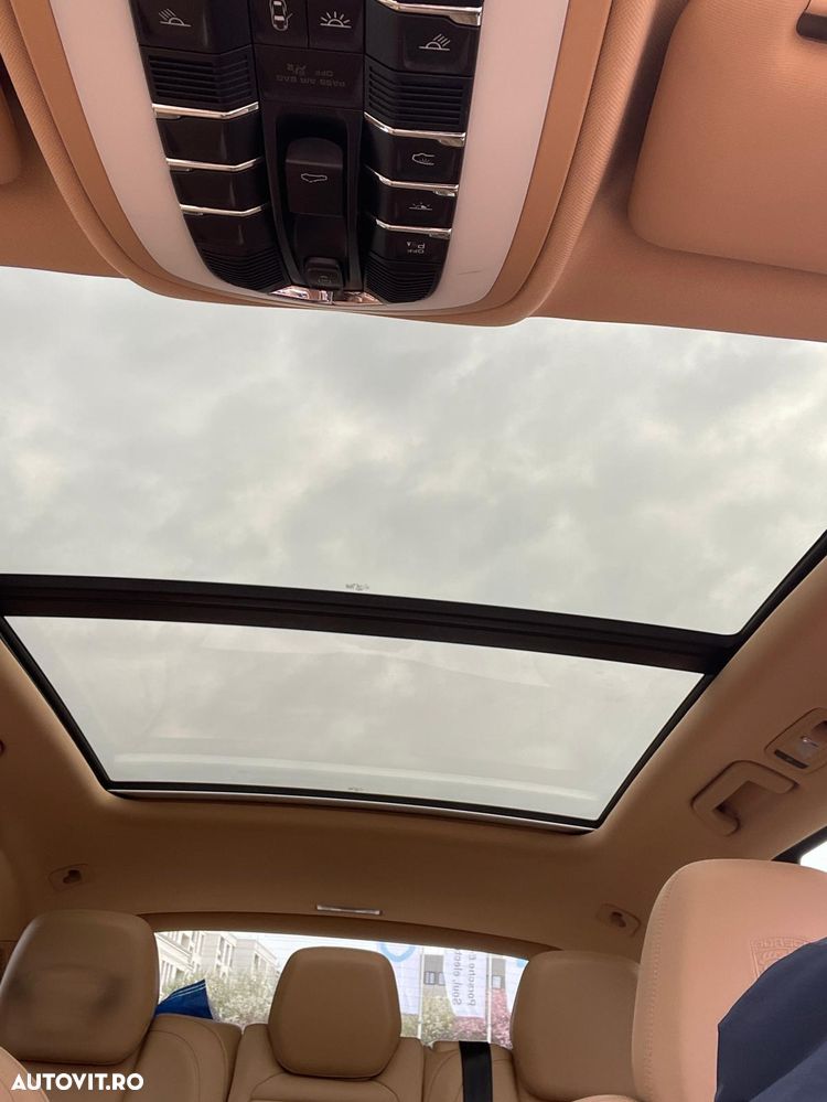 Porsche Cayenne 3.0 L - 6