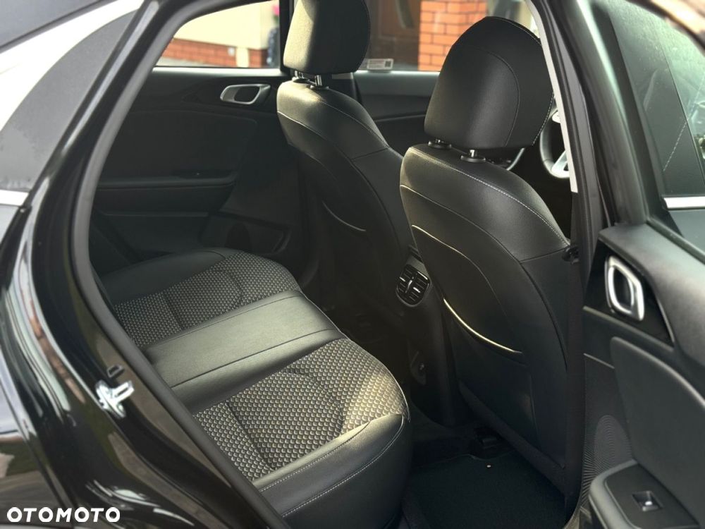 Kia XCeed - 25