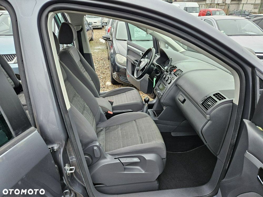 Volkswagen Touran - 11
