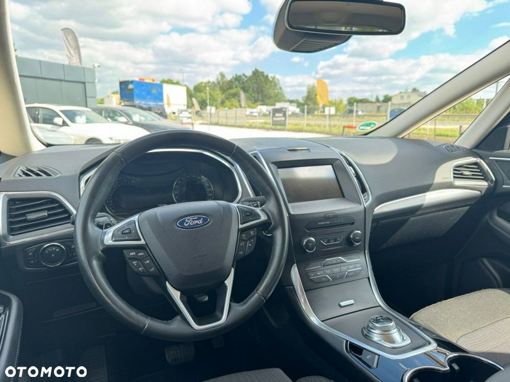 Ford S-Max - 11
