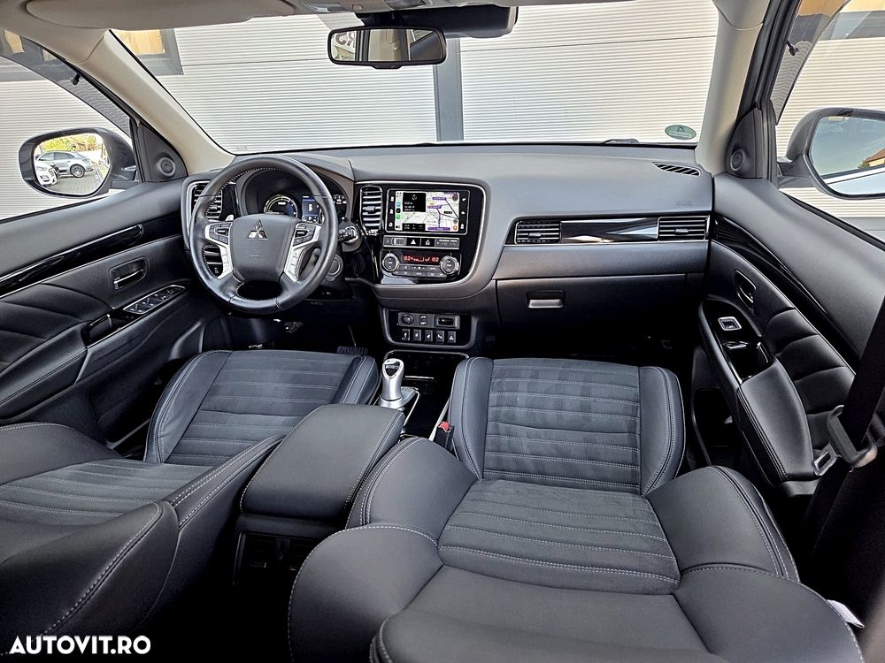 Mitsubishi Outlander - 12
