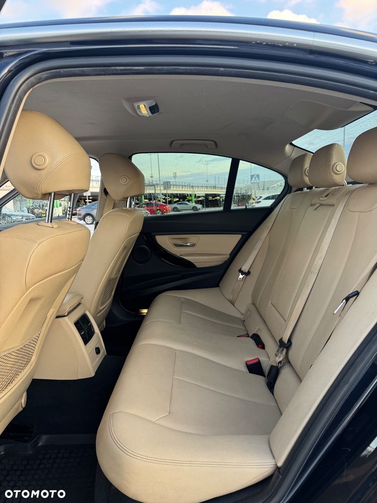 BMW Seria 3 318i - 5