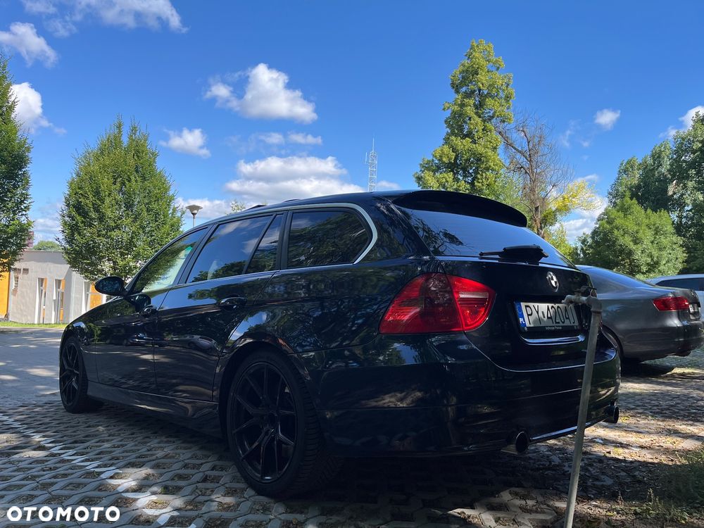 BMW Seria 3 335xi - 25