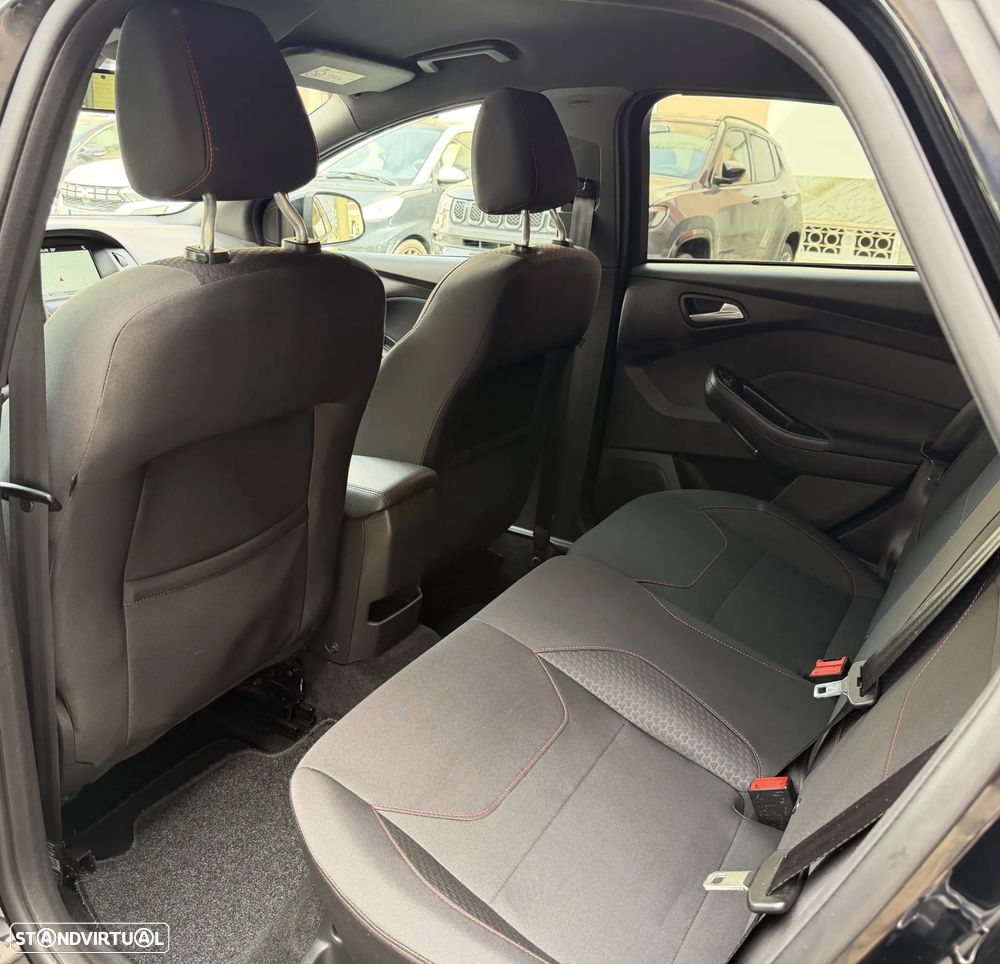 Ford Focus 1.5 TDCi ECOBlue ST-Line - 21