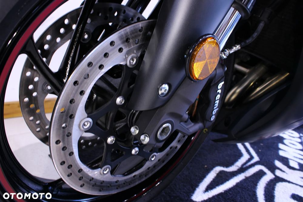 Suzuki GSX - 26