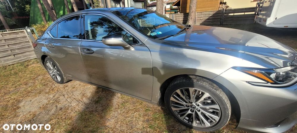 Lexus ES - 4