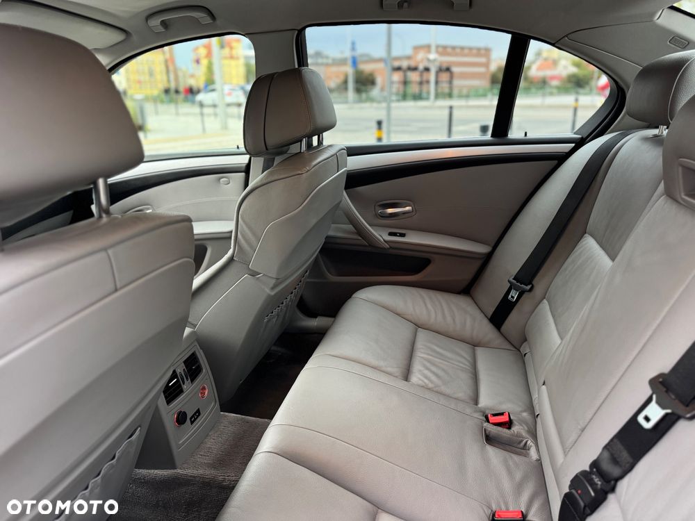 BMW Seria 5 520i Edition Exclusive - 16