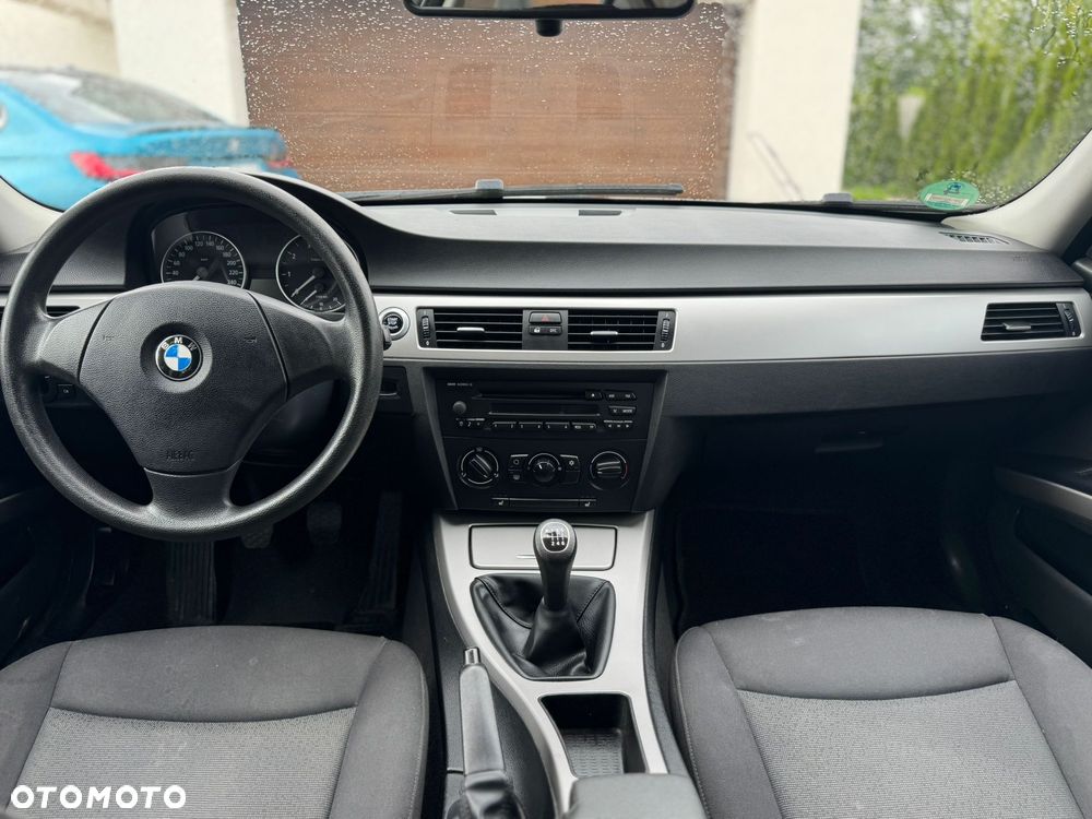 BMW Seria 3 320i - 16