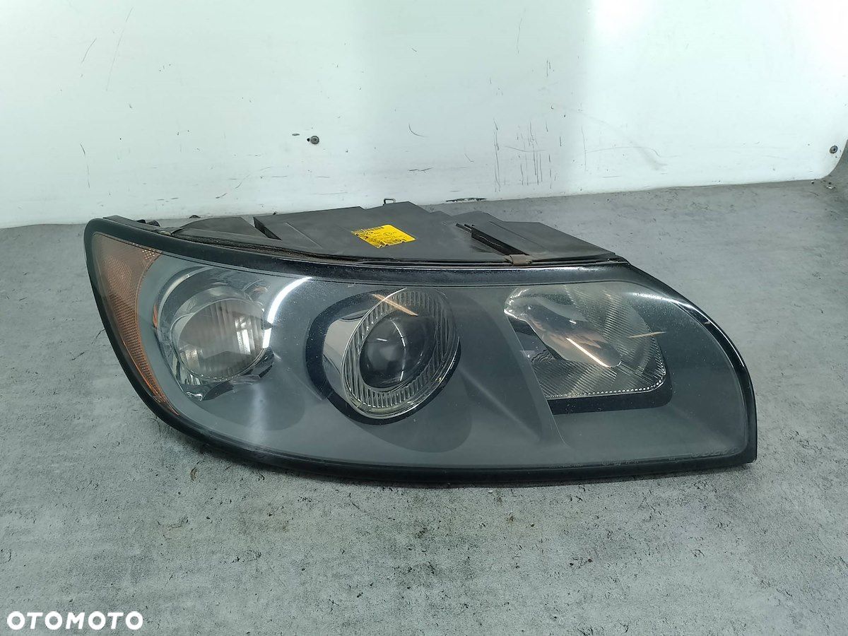 LAMPA PRZÓD PRAWA VOLVO V50 30698886 0301198204 - 1