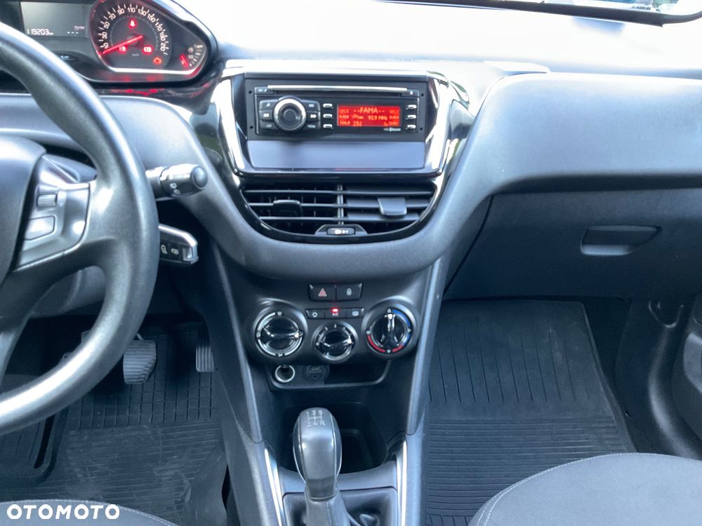 Peugeot 208 - 14