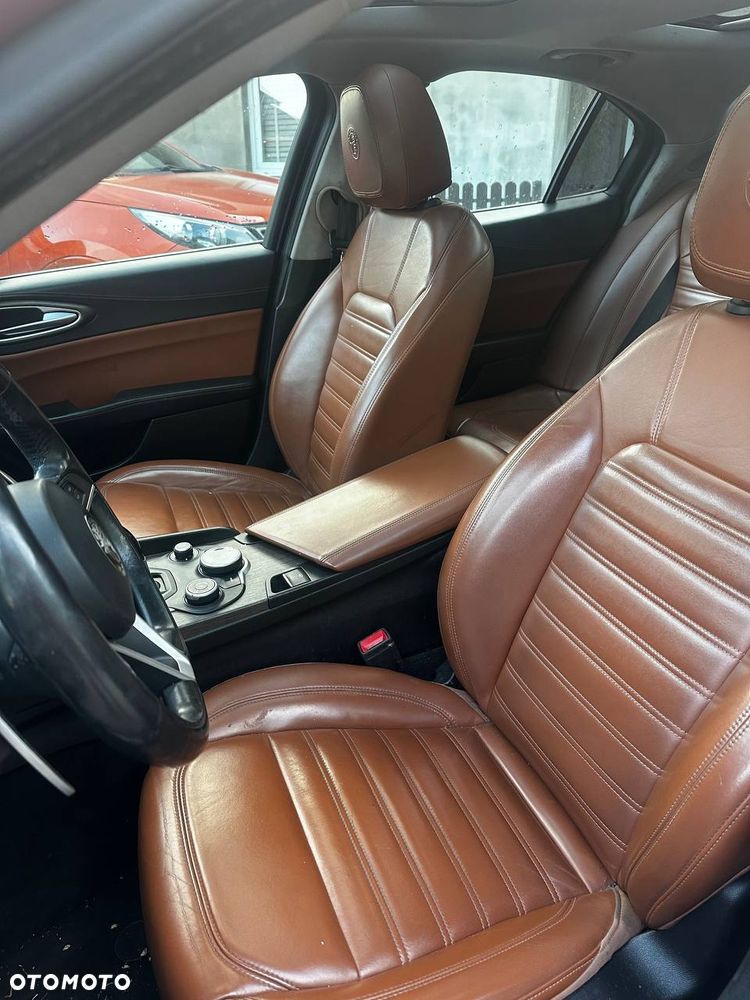Alfa Romeo Giulia 2.0 Turbo 16V AT8-Q4 Veloce Ti - 6