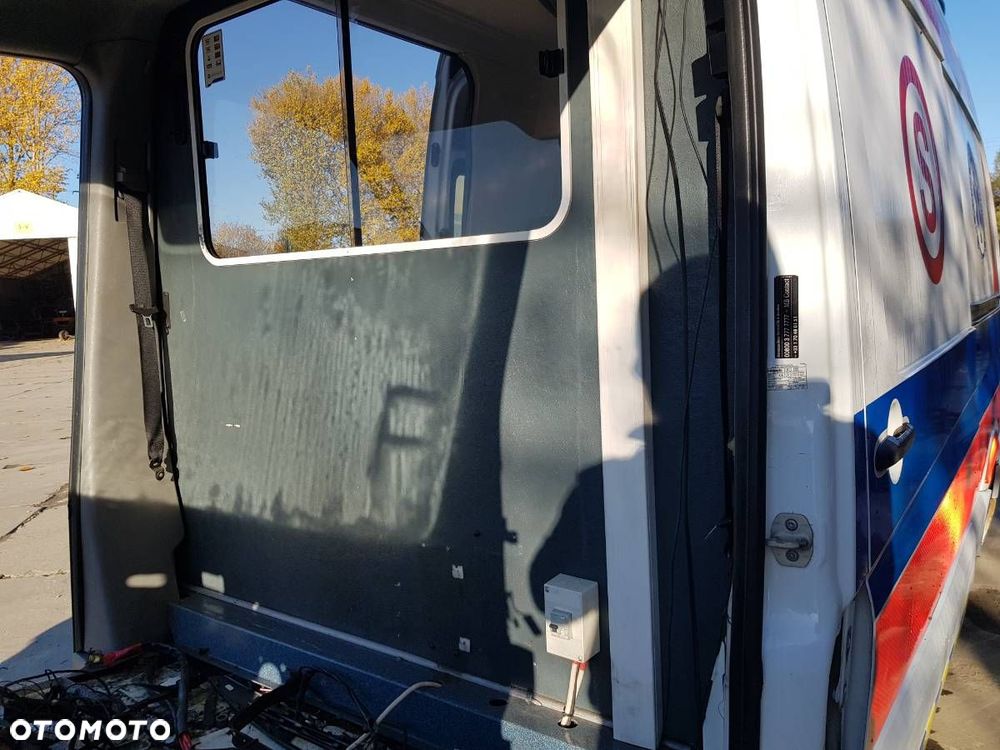 ZABUDOWA KARETKA AMBULANS  MERCEDES-BENZ SPRINTER 3-t Skrzynia (B906) 2006 - 2022 216 CDI (906.611, - 7