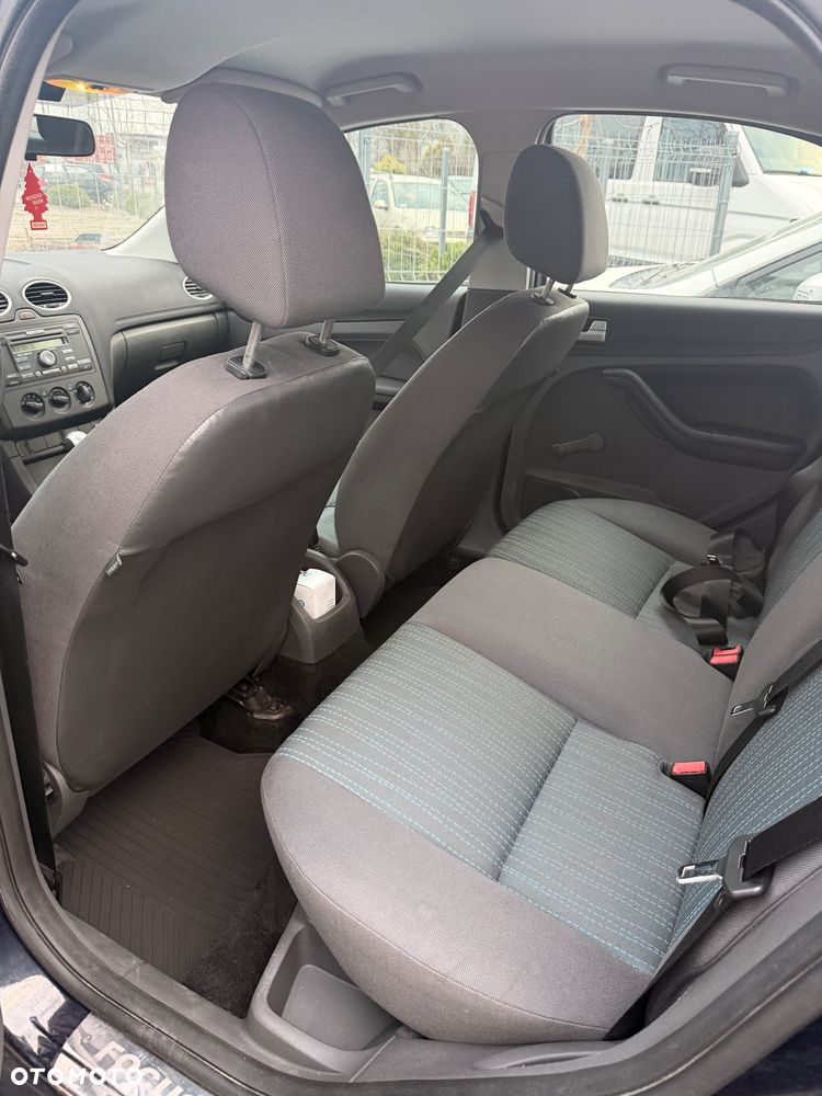 Ford Focus 1.6 Trend + - 9