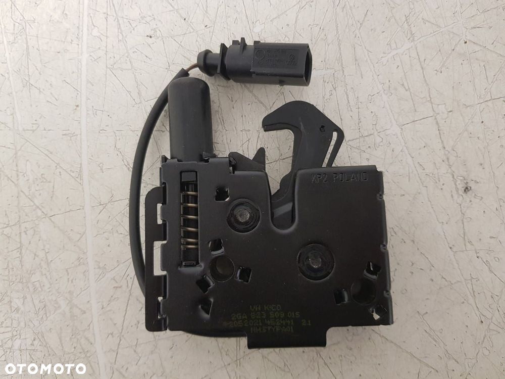 ORYGINALNY ZAMEK RYGIEL MASKI VW GOLF VIII 8 T-ROC 2GA823509 - 2