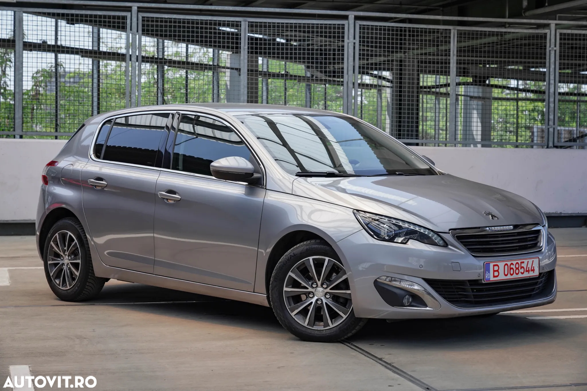 Peugeot 308 1.2L PureTech 130 S&S EAT8 Allure - 9