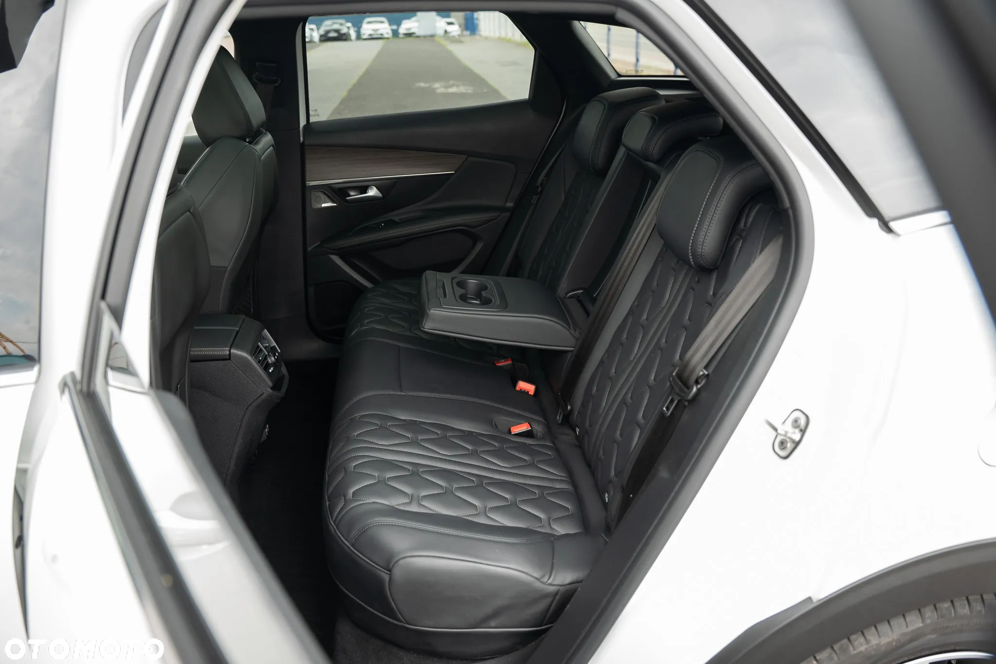 Peugeot 3008 Hybrid4 300 e-EAT8 GT - 33