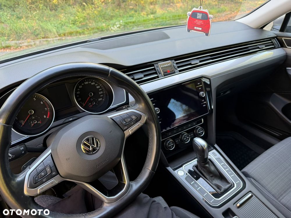 Volkswagen Passat - 17