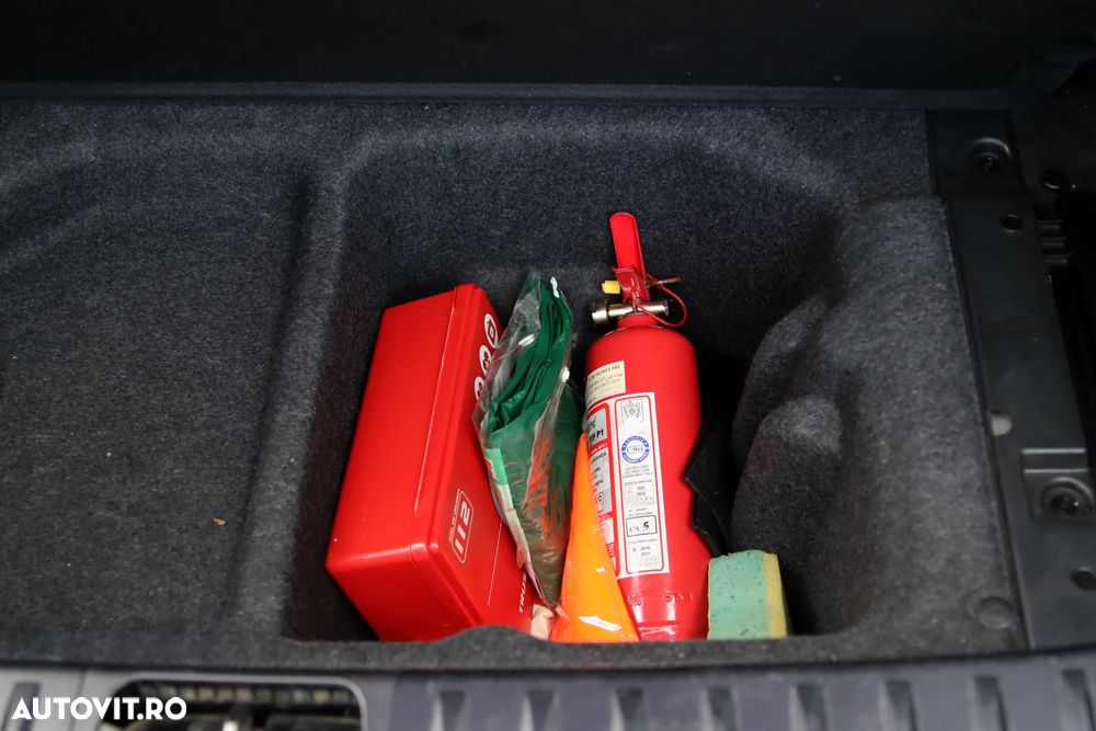 BMW Seria 3 318d - 23