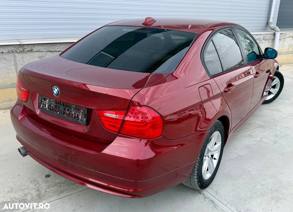 BMW Seria 3 320d DPF Blue Performance Edition Sport - 28