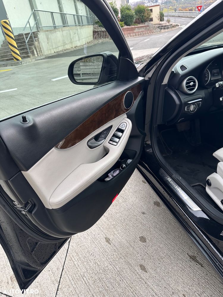 Mercedes-Benz C - 12