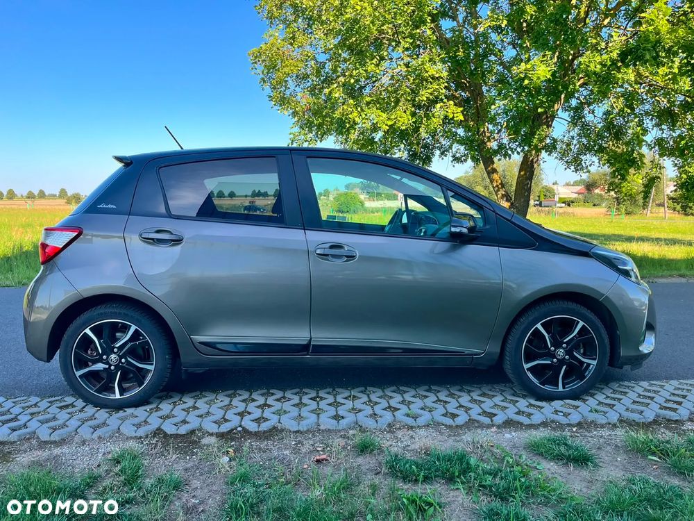 Toyota Yaris Hybrid 100 Selection Passion - 2