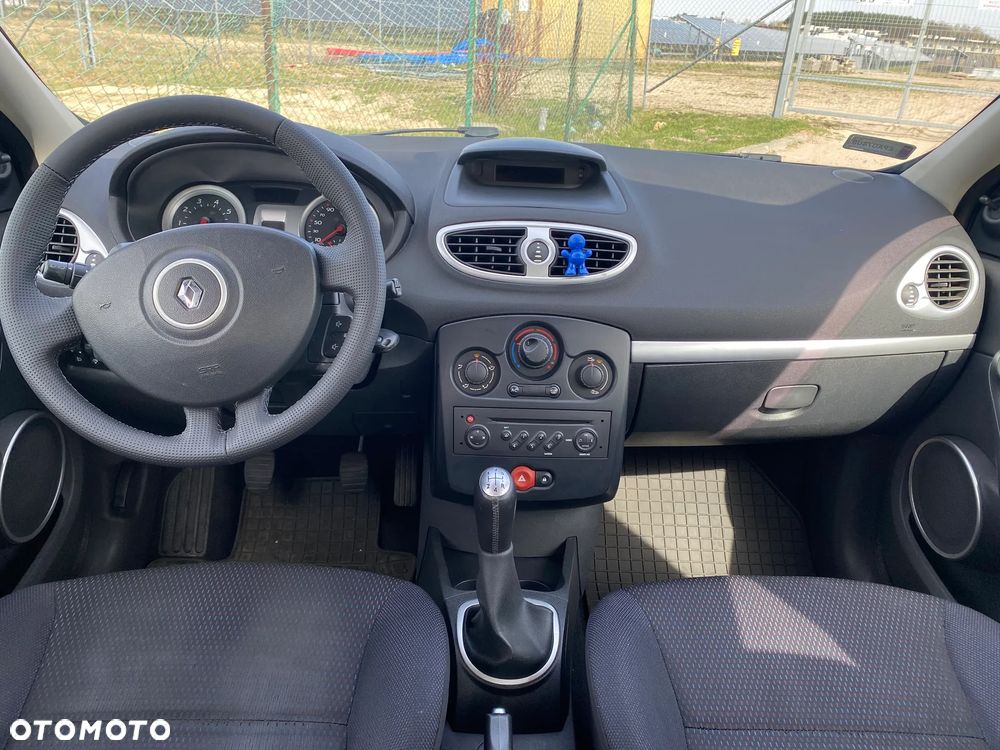 Renault Clio - 11