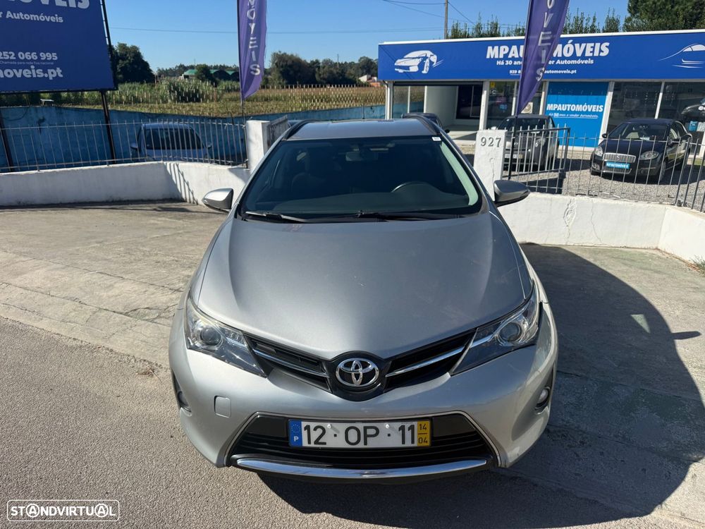 Toyota Auris Touring Sports 2014 photo 2