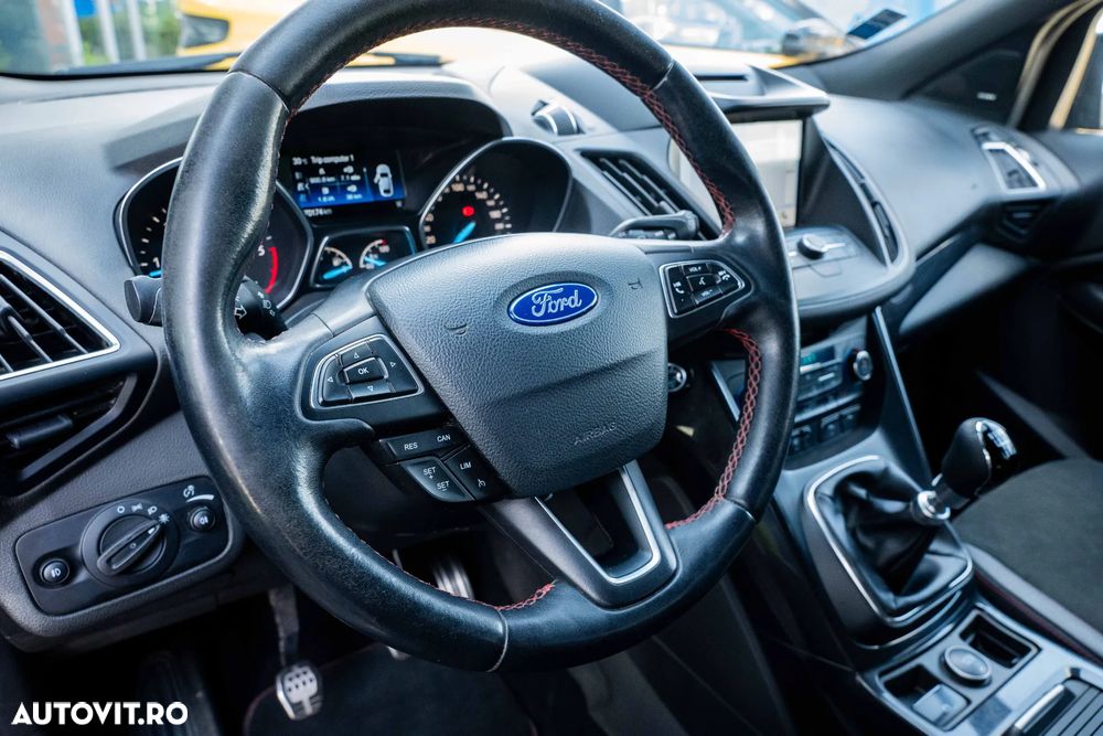 Ford Kuga 2.0 TDCi 4WD ST-Line - 19