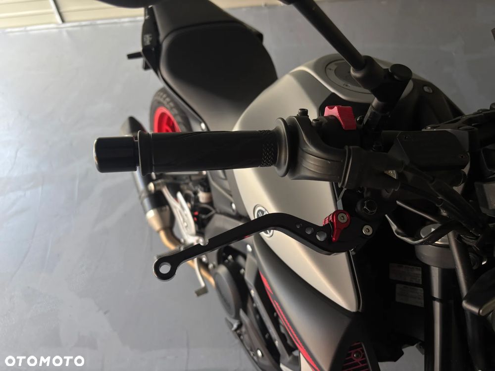 Yamaha MT - 12
