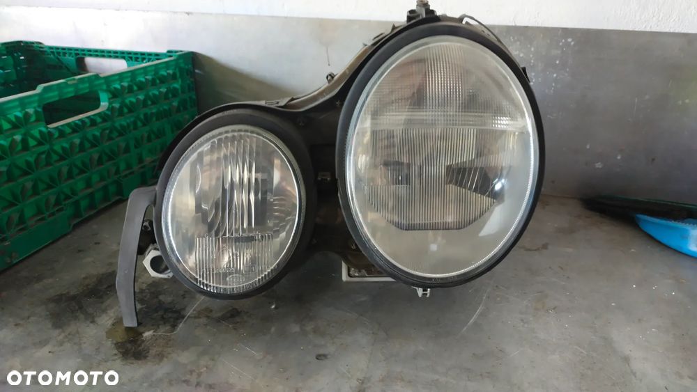 Reflektor LAMPA PRAWA MERCEDES E-KLASA W210 XENON - 1