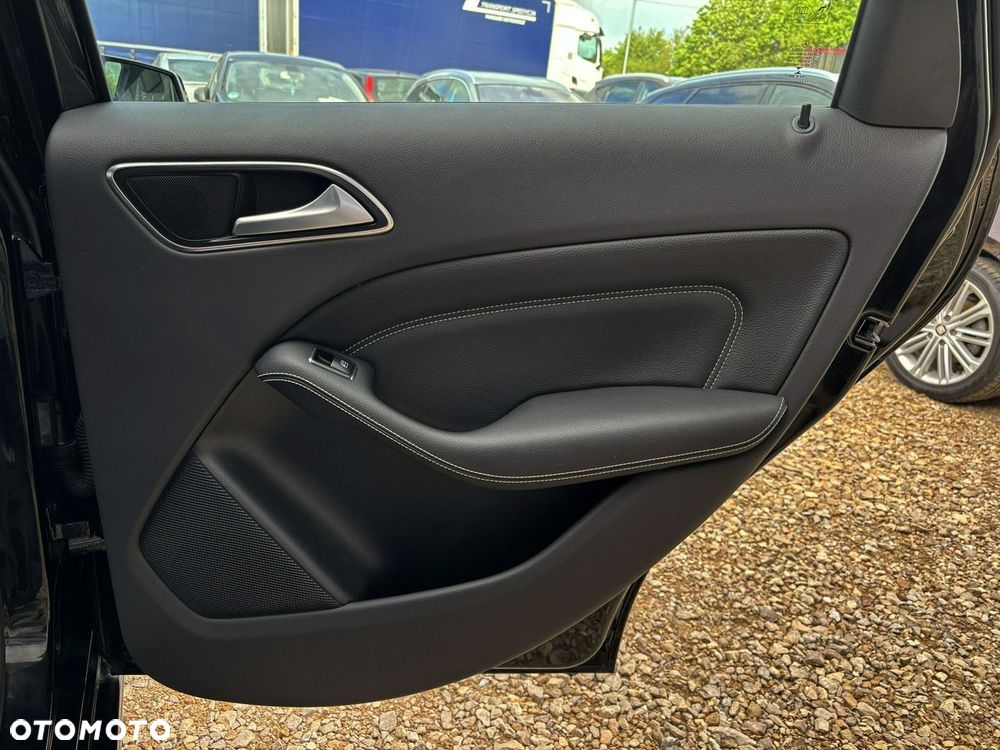 Mercedes-Benz Klasa B 200 7G-DCT UrbanStyle Edition - 24