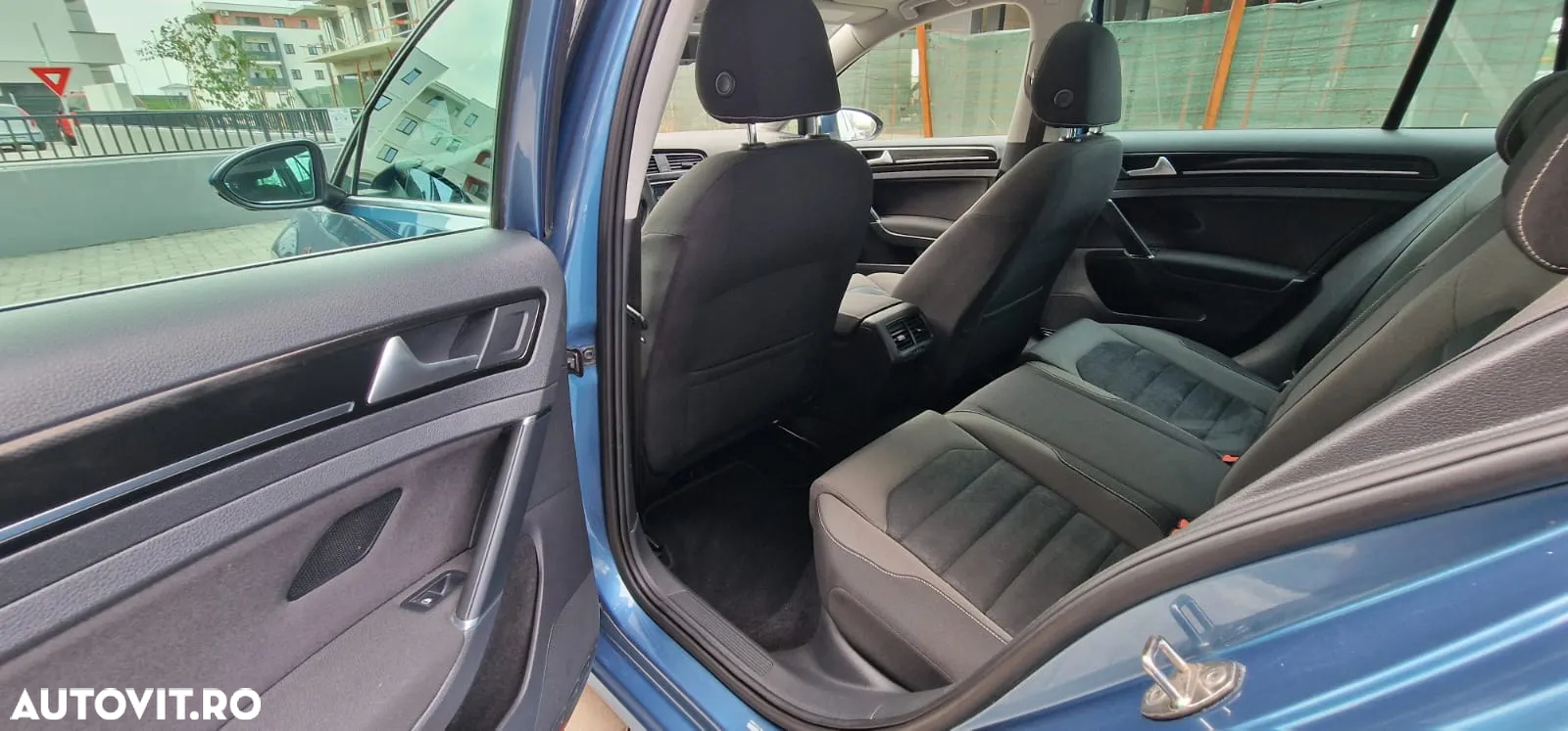Volkswagen Golf - 10