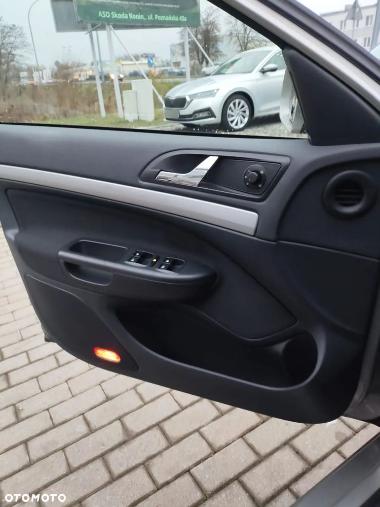 Skoda Octavia 2.0 TDI Elegance DSG - 6