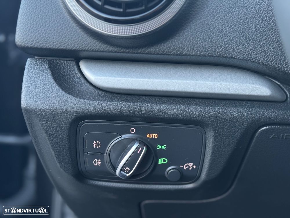 Audi A3 Limousine 1.6 TDI Attraction - 11