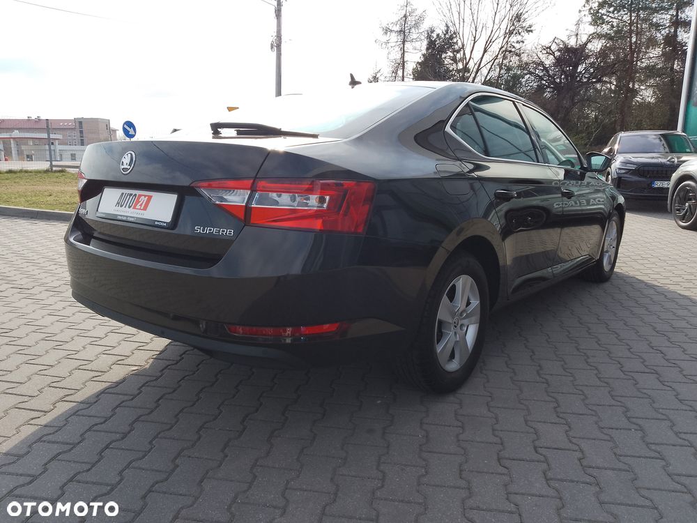Skoda Superb 2.0 TDI Ambition DSG - 6