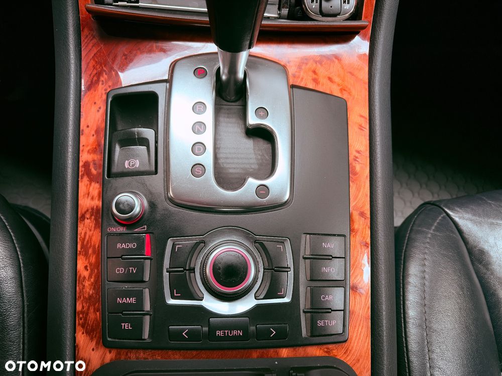 Audi A8 - 11
