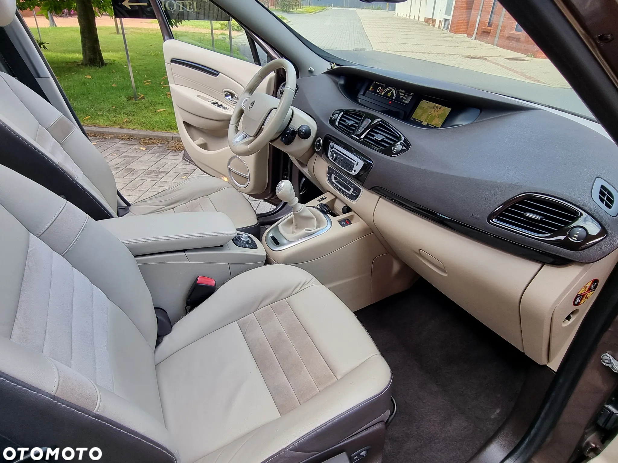 Renault Grand Scenic Gr 1.4 16V TCE Bose Edition - 19