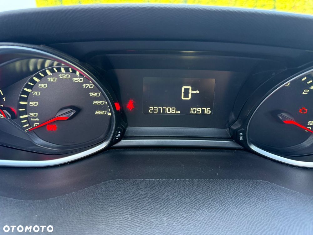 Peugeot 308 1.6 BlueHDi Allure S&S - 10