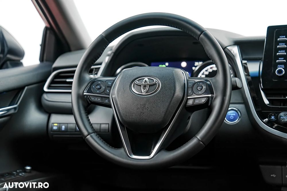 Toyota Camry Luxury - 24