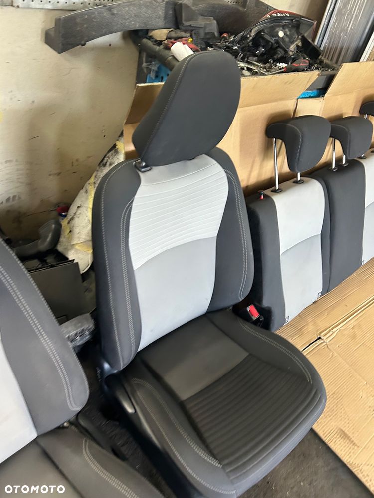 Toyota Yaris III lift fotel lewy kierowcy prawy pasażera 5D - 8