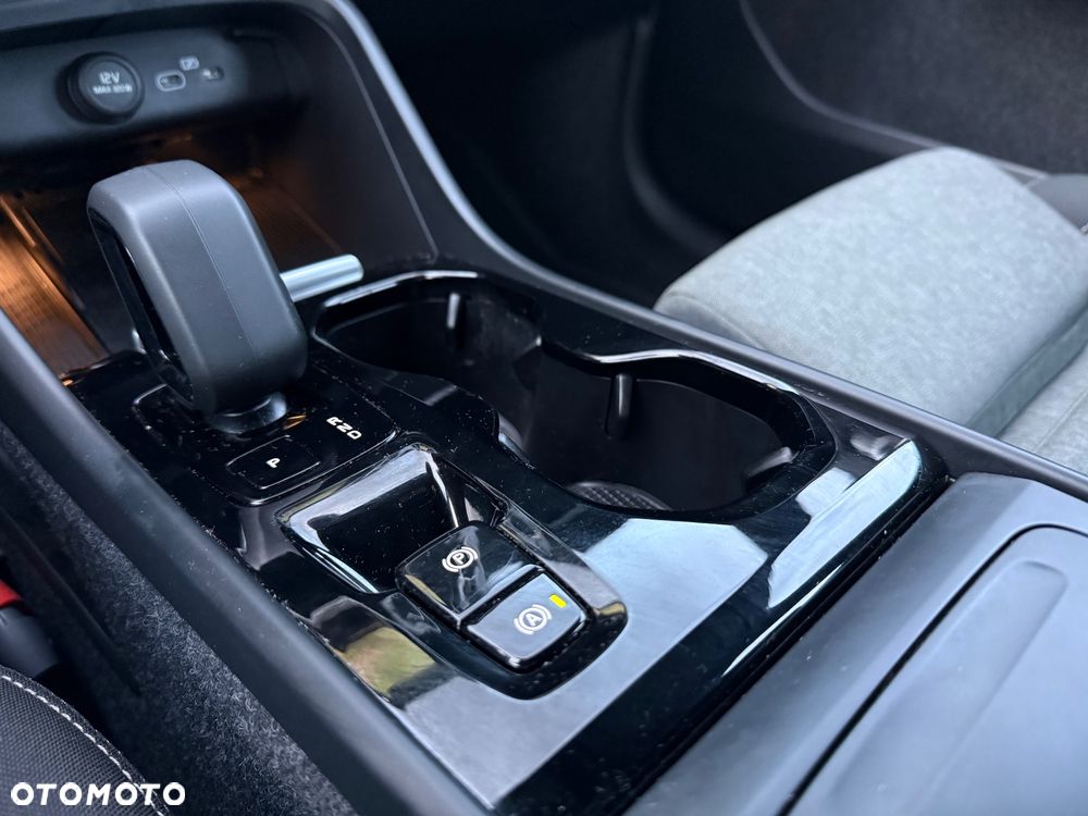 Volvo XC 40 B4 B DKG Plus Dark - 24