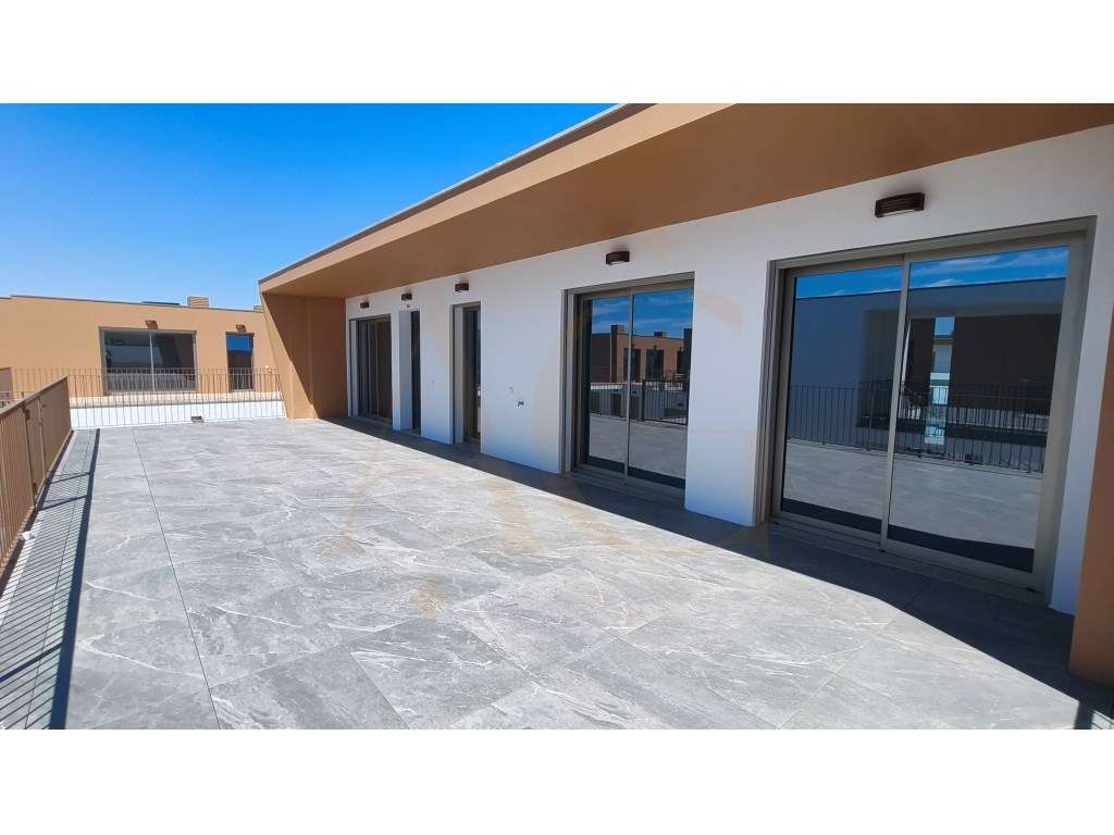 Apartamento T2 em condomínio com piscina e garagem em Cabanas de Ta... - Grande imagem: 3/31