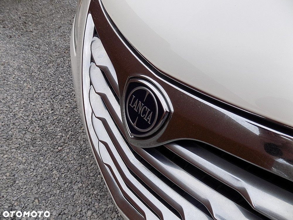 Lancia Ypsilon 0.9 Black&Red S&S - 22