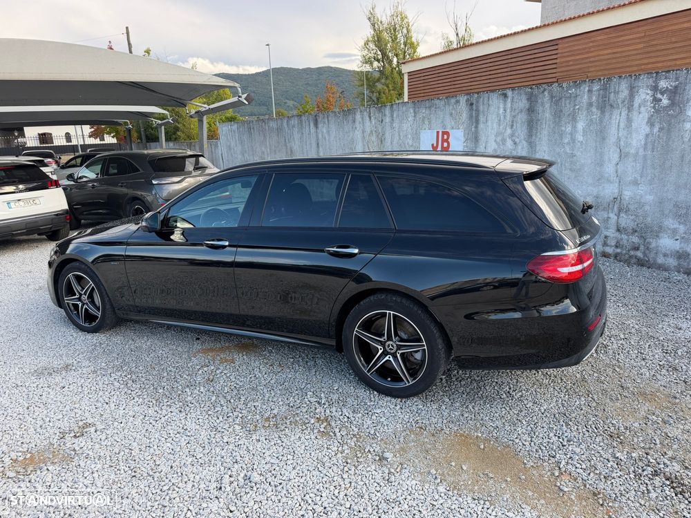 Mercedes-Benz E 300 de AMG Line - 4