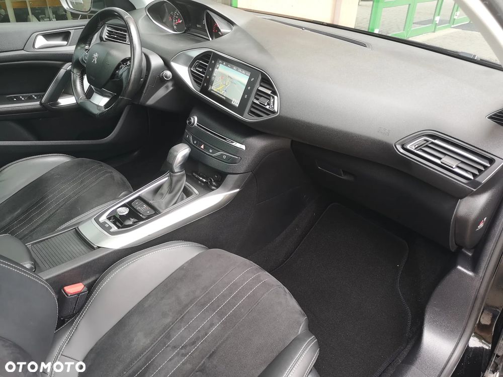 Peugeot 308 PureTech 130 GPF EAT8 Stop & Start Allure Business-Paket - 14